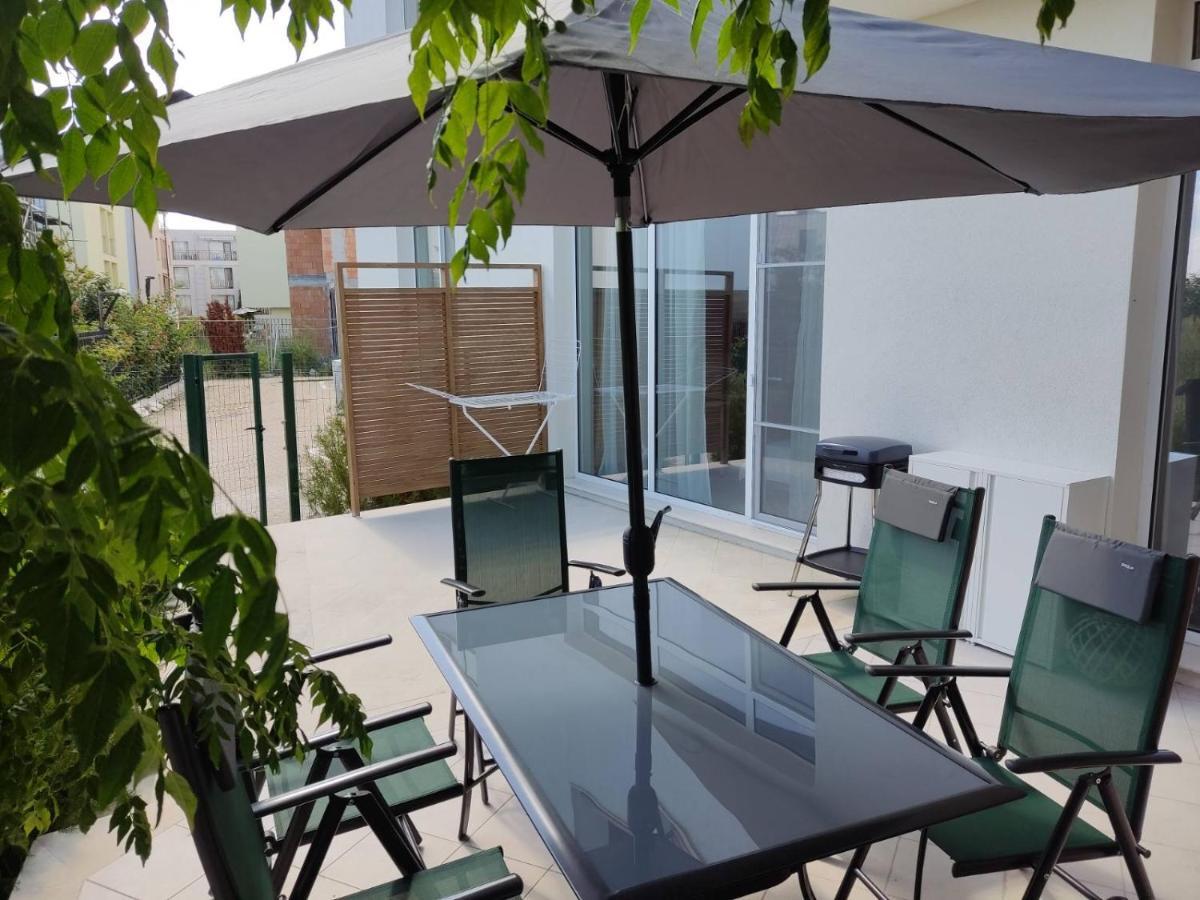 Las Brisas Garden Apartment Μπουργκάς Εξωτερικό φωτογραφία
